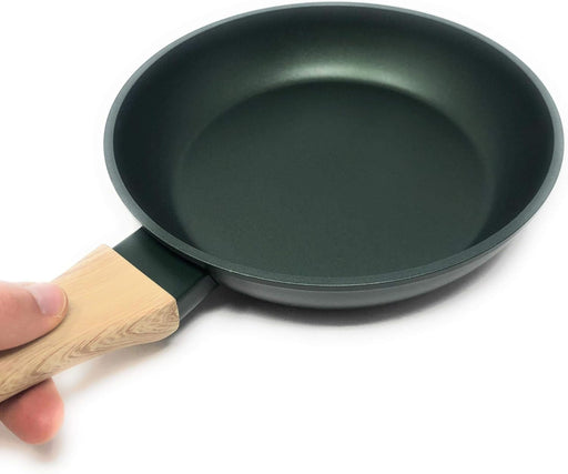 Sartén Familiar Menax Natura de 28 cm en Aluminio Forjado. La sartén de mayor tamaño, con 5 capas de antiadherente, base Full Inducción y diseño en Verde Esmeralda. Menax - pack