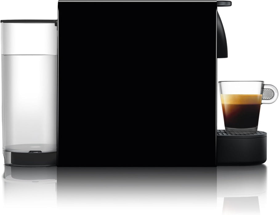 Cafetera de cápsulas Nespresso Krups Essenza Mini XN1108 en color negro. Diseño ultracompacto con 19 bares de presión, 2 programas de café y autoapagado. Nespresso - lateral