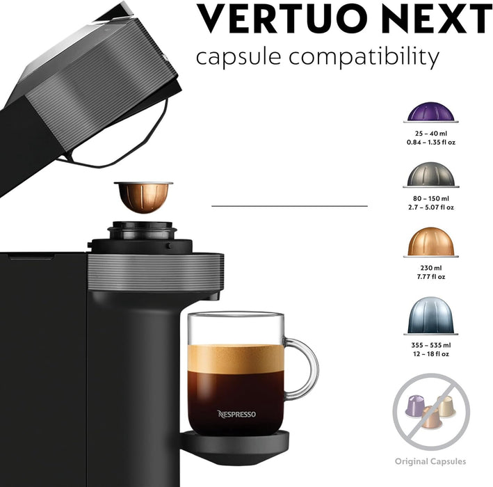 Cafetera Nespresso Vertuo Next de Magimix en Gris Oscuro. Una máquina automática para 5 tamaños de taza, con tecnología Centrifusion y conectividad inteligente. Nespresso - lateral