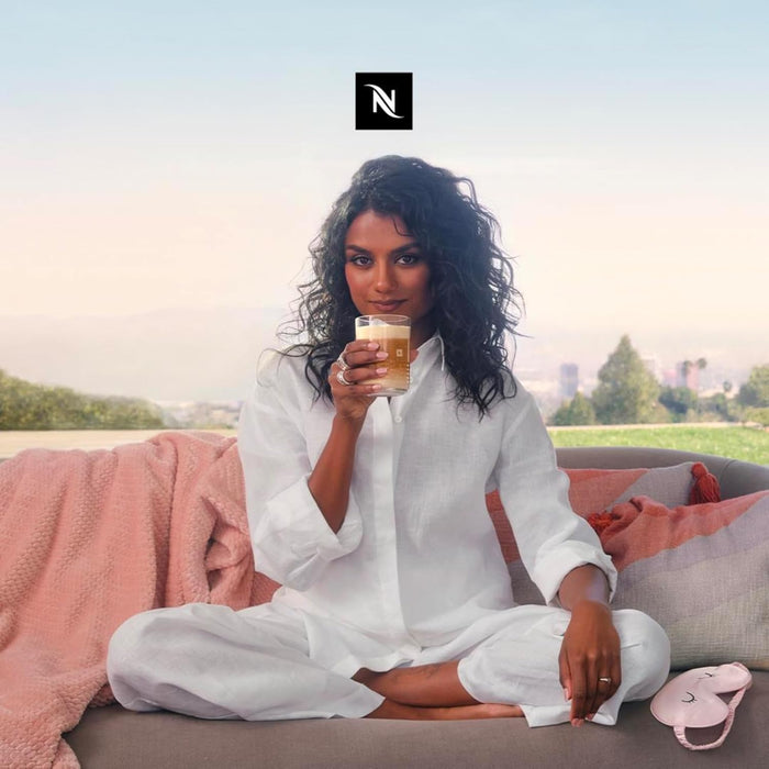 Cafetera Nespresso Vertuo Pop de Krups, Color Coconut White. Una máquina de café de cápsulas con tecnología Centrifusion para 4 tamaños de taza y fabricada con plástico reciclado. Nespresso - uso