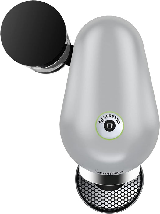 Cafetera Nespresso VertuoPlus de Krups, color Plata. Una máquina de café de cápsulas con apertura eléctrica, depósito de 1,7L y tecnología para 5 tamaños de taza. Nespresso - lateral