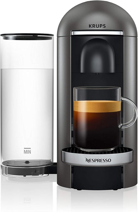 Cafetera Nespresso VertuoPlus de Krups, color Titanio. Una máquina de café de cápsulas de lujo con apertura eléctrica, depósito móvil y tecnología para 5 tamaños de taza. Nespresso - extra