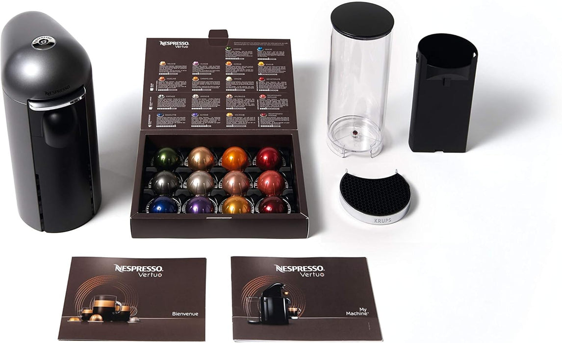 Cafetera Nespresso VertuoPlus de Krups, color Titanio. Una máquina de café de cápsulas de lujo con apertura eléctrica, depósito móvil y tecnología para 5 tamaños de taza. Nespresso - lateral