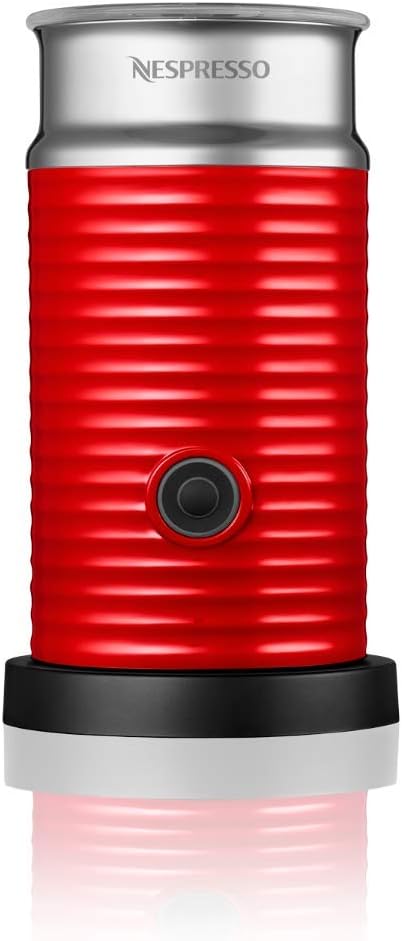 Nespresso Aeroccino 3, el espumador de leche automático en un vibrante color rojo, ideal para crear espuma cremosa fría o caliente, y para calentar leche de forma rápida. Nespresso - pack