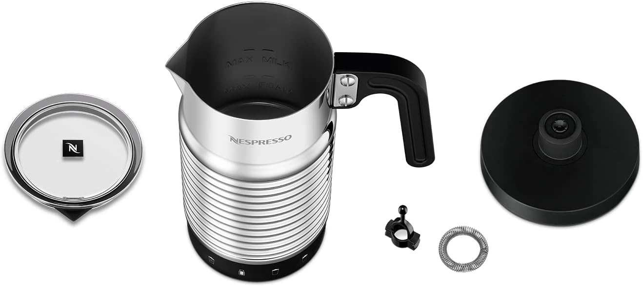 Nespresso Aeroccino 4, el espumador de leche eléctrico de última generación en color plata, con 4 funciones para espuma fría y caliente, y apto para limpieza en lavavajillas. Nespresso - pack