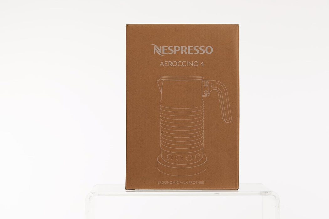 Nespresso Aeroccino 4, el espumador de leche eléctrico de última generación en color plata, con 4 funciones para espuma fría y caliente, y apto para limpieza en lavavajillas. Nespresso - presentacion