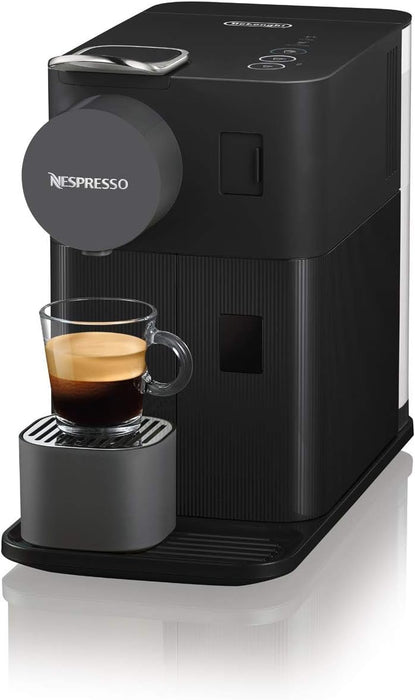 Nespresso De'Longhi Lattissima One, Negro. La cafetera monodosis de cápsulas ideal para preparar cappuccinos perfectos con su depósito de leche compacto y sin desperdicio. Nespresso - lateral