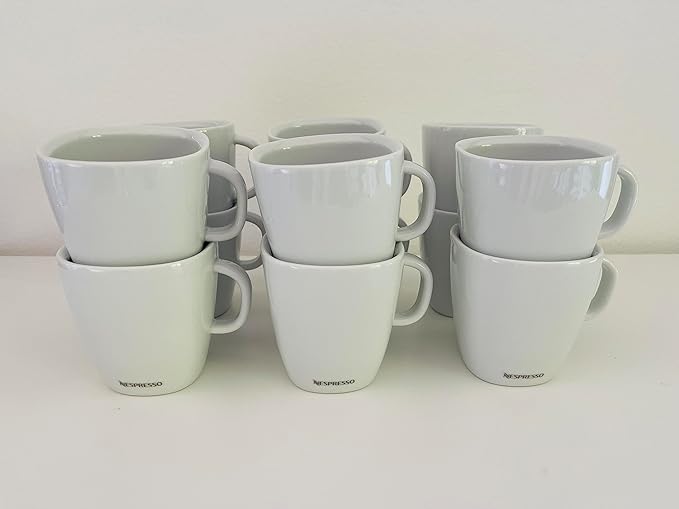 Nespresso Professional Juego de 12 Tazas de Café Lungo (160ml) con Platos. El set de cristalería perfecto para servir un Lungo de calidad profesional en tu oficina, negocio o en casa. Nespresso - frontal