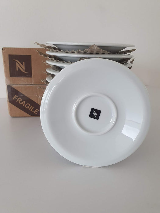 Nespresso Professional, Set de 12 Platos para Tazas de Espresso. Fabricados en porcelana de alta calidad, son el complemento perfecto para tus tazas de café espresso y para un servicio profesional. Nespresso - detalle