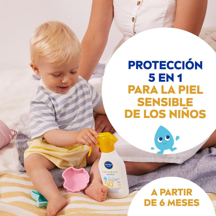 NIVEA SUN Babies & Kids Sensitive Spray Solar FP50+ (270ml): Muy alta protección para la piel delicada de bebés (desde 6 meses) y niños, aprobada por pediatras. Nivea - detalle