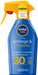 NIVEA SUN Protege & Hidrata Spray Solar FP30 (300ml): Alta protección UVA/UVB en un formato pistola que hidrata la piel 24h y es respetuoso con los océanos. Nivea - frontal