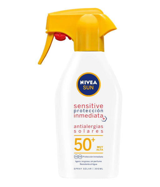 NIVEA SUN Sensitive Antialergias Solares Spray FP50+ (300ml): Muy alta protección para piel sensible, con fórmula calmante y resistente al agua en formato pistola. Nivea - frontal