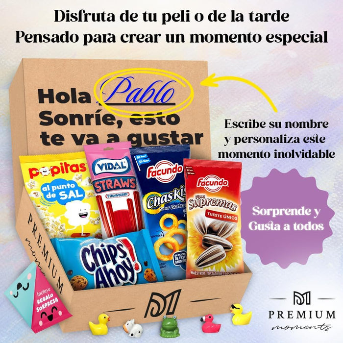 Premium Moments Caja de Snacks para Tardeo y Noche de Película. Un pack sorpresa personalizable con palomitas, pipas, Chaskis, Chips Ahoy, regalices y un amuleto coleccionable. Premium Moments - detalle