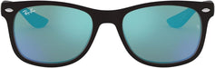 Gafas de Sol para Niño Ray-Ban Junior New Wayfarer RJ9052S 703419 48. Montura cuadrada de nailon en color negro y lentes degradadas en gris, con protección 100% UV. Estilo icónico. Ray-Ban - pack