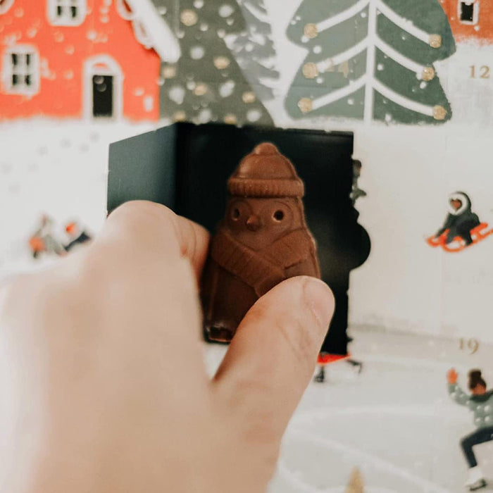 Calendario de Adviento Simón Coll con 24 figuras 3D de Chocolate con Leche, 216gr. Un regalo cremoso y delicioso, sin gluten ni aceite de palma, para toda la familia. Simon Coll - ingredientes