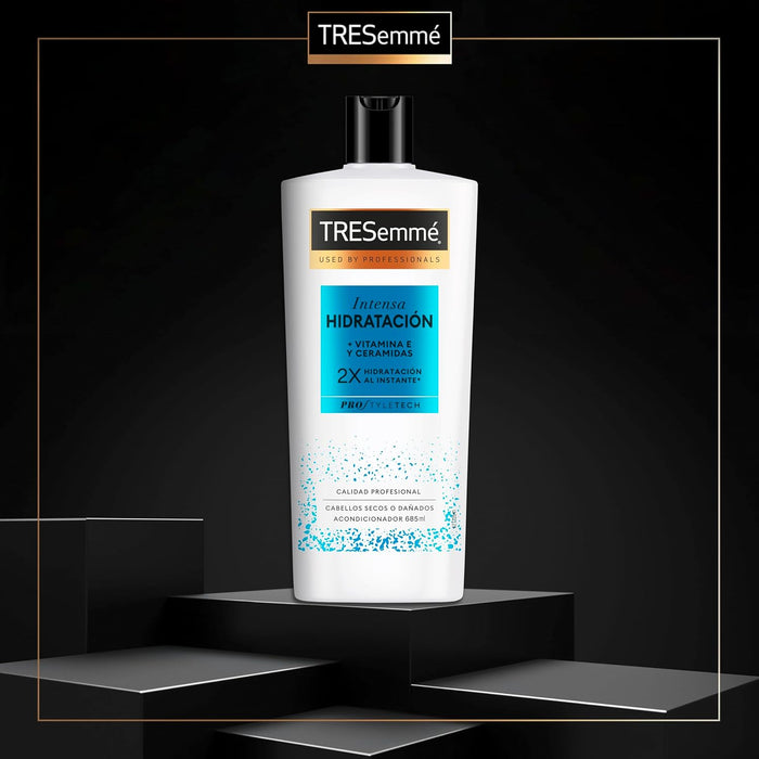 TRESemmé Acondicionador Hidratación Intensa (Pack de 2x685ml). Nutre y fortalece el pelo seco o dañado con Vitamina E, Aminoácidos y Ceramidas para un acabado de peluquería. Tresemmé - extra