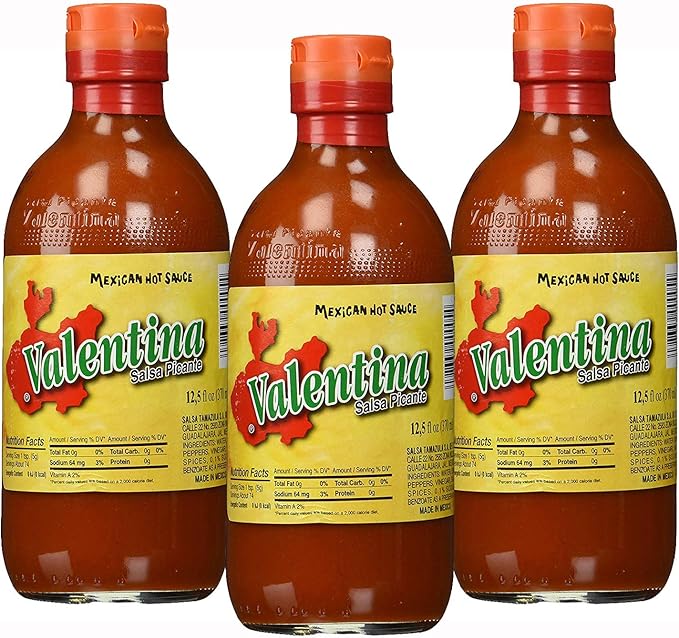 Salsa Picante Valentina Etiqueta Amarilla, Pack de 3x370ml (12.5 oz). La auténtica salsa mexicana de picante suave y sabor cítrico, ideal para snacks, frutas y todo tipo de comidas. Valentina - frontal