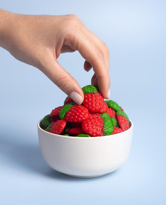 Vidal Golosinas Fresas Silvestres (Bolsa 1kg): Disfruta del clásico caramelo de goma con forma y sabor a fresa, una chuche tierna y deliciosa sin gluten. Vidal - uso