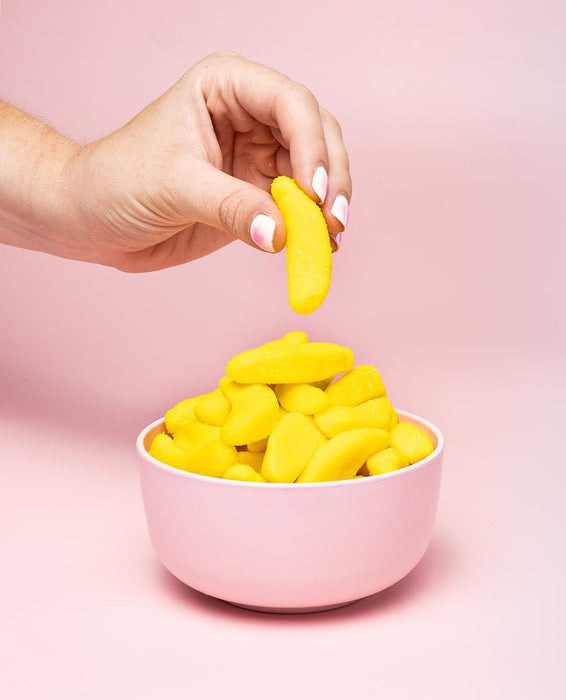 Vidal Golosinas Plátanos de Goma con Azúcar (Bolsa 1kg): Disfruta del auténtico sabor a plátano en este caramelo de goma sin gluten recubierto de azúcar. Vidal - detalle
